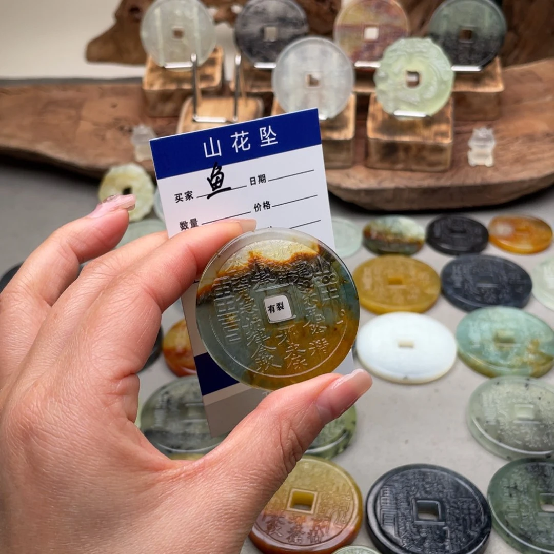 蛇纹石玉颈饰未镶嵌小***?