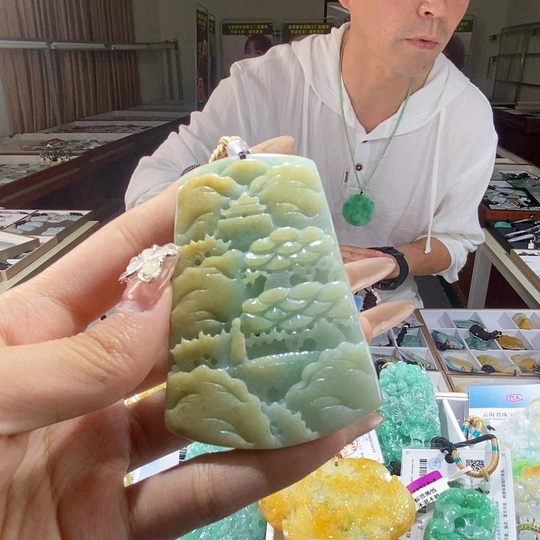 翡翠未镶嵌颈饰翡翠