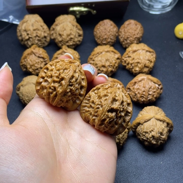 吊坠文玩核桃39三角白