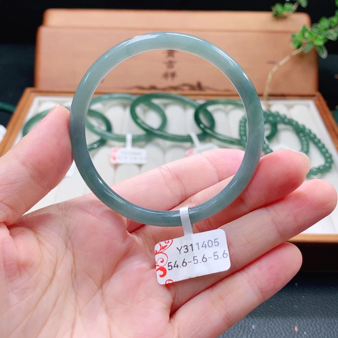翡翠手镯（圆镯）未镶嵌