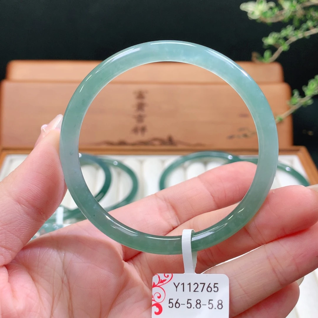 翡翠手镯未镶嵌天然