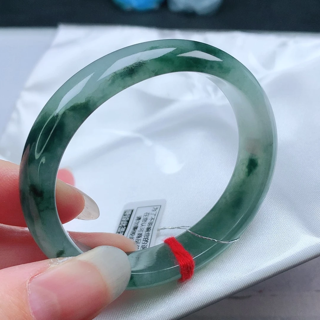 翡翠手镯未镶嵌53贵