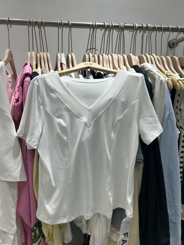 F6536时尚显瘦V领修身T恤