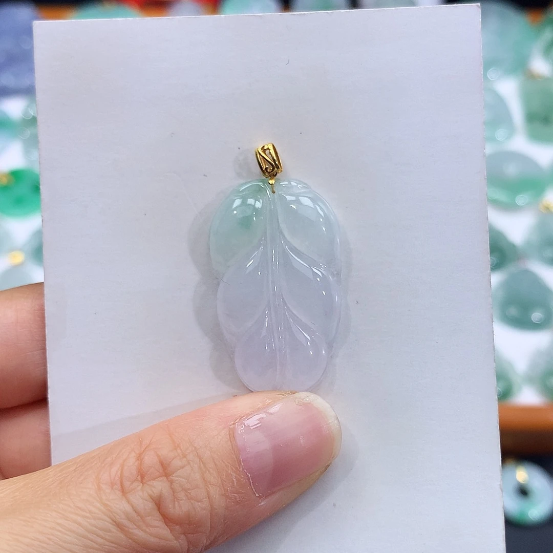 翡翠18K金镶嵌颈饰翡翠吊坠