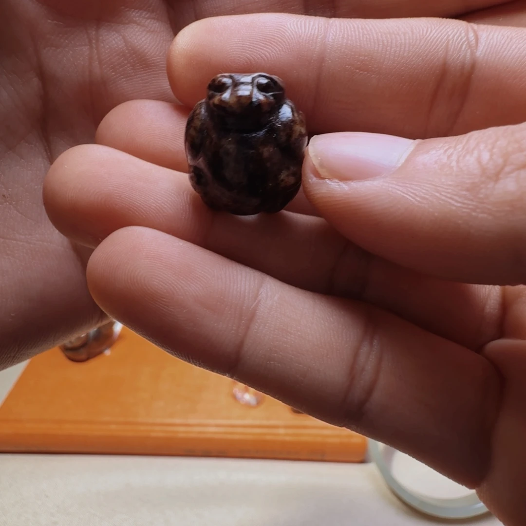 T***s和田玉（糖玉）未镶嵌挂件