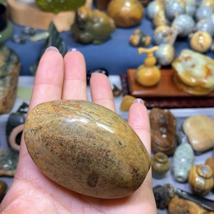 未镶嵌岫岩河磨玉（透闪石质玉）把件