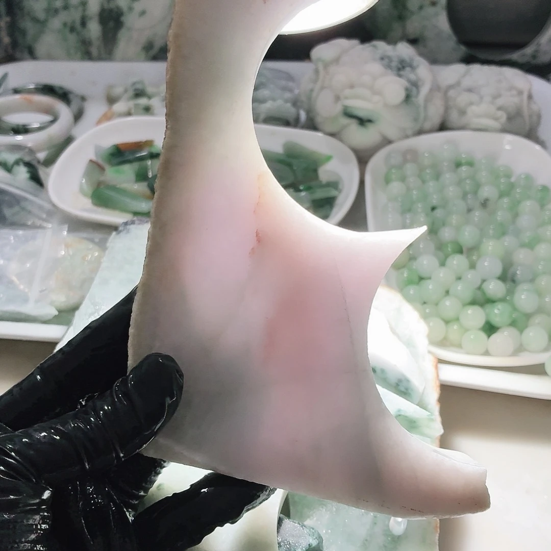 翡翠未镶嵌颈饰边角料