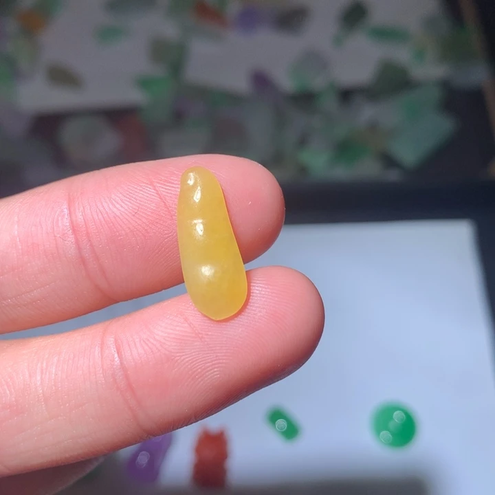 翡翠未镶嵌颈饰挂件