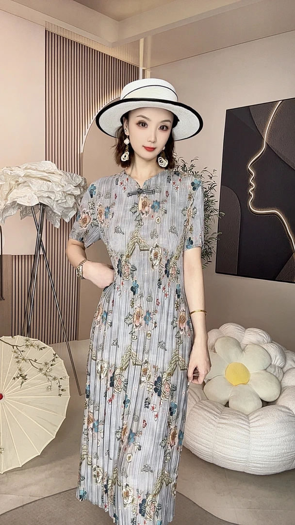 051夏夏季妈妈褶皱新中式气质连衣裙时尚大码显瘦女装旗袍领裙子