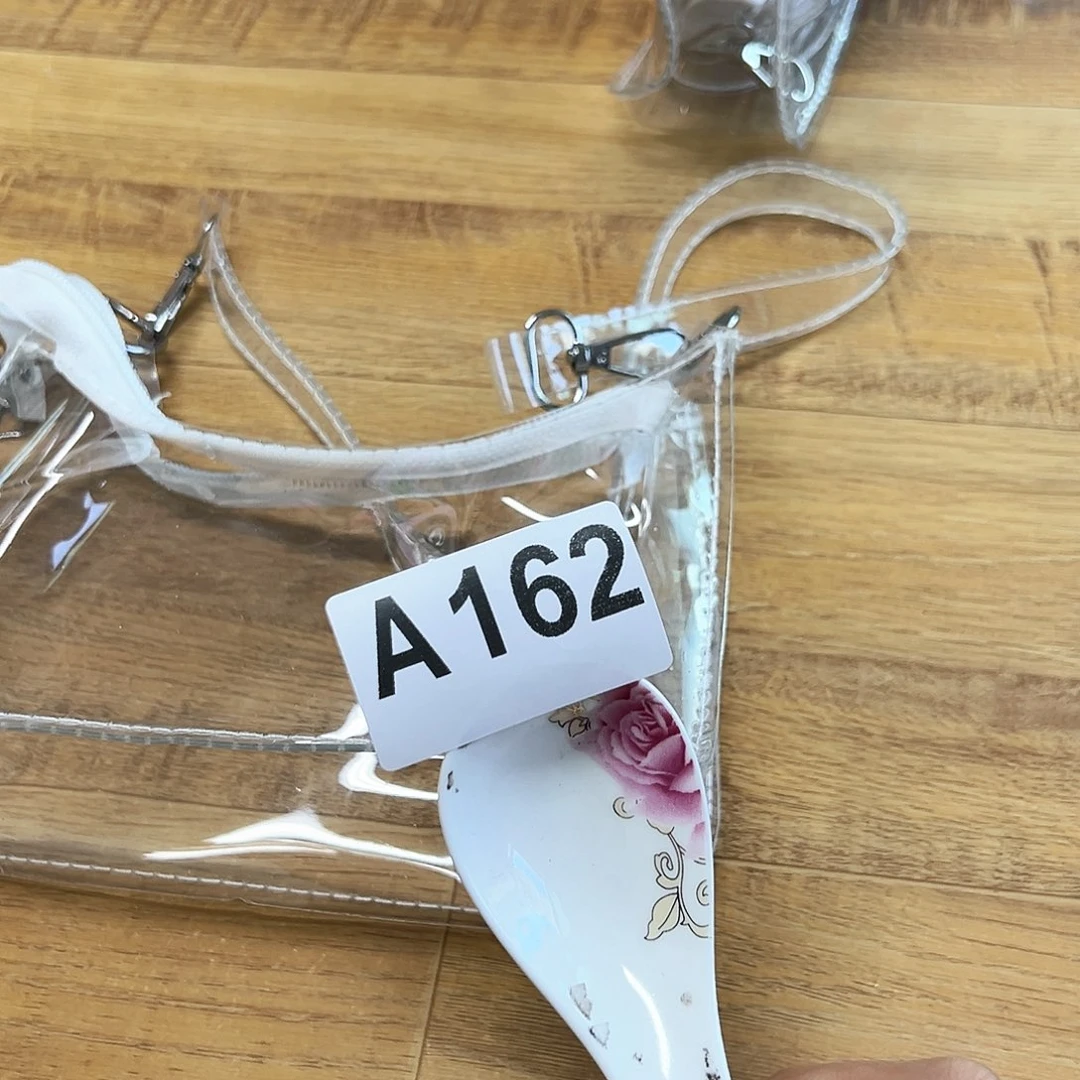 摆件发两盒………………………