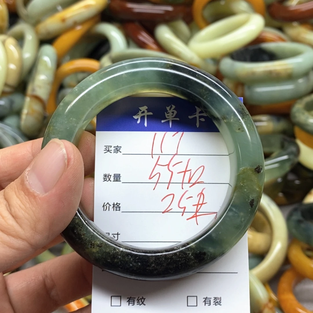 蛇纹石玉未镶嵌手镯