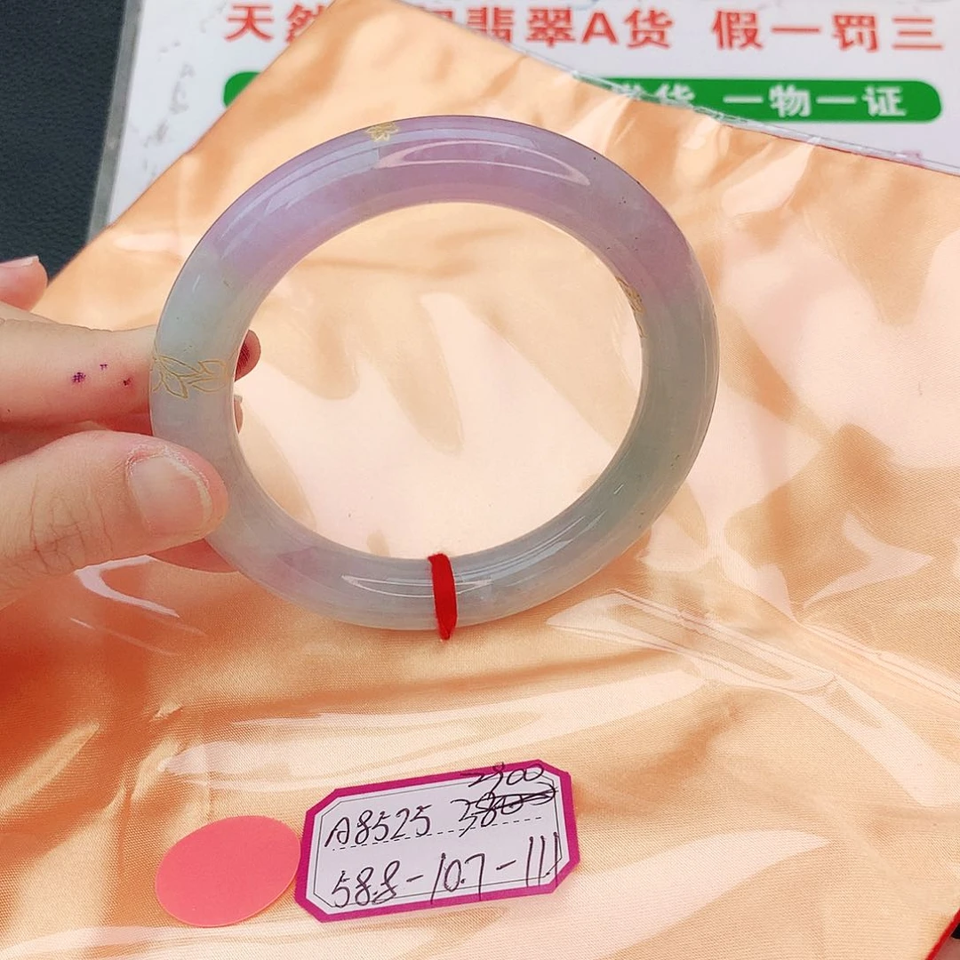 翡翠手镯未镶嵌翡翠