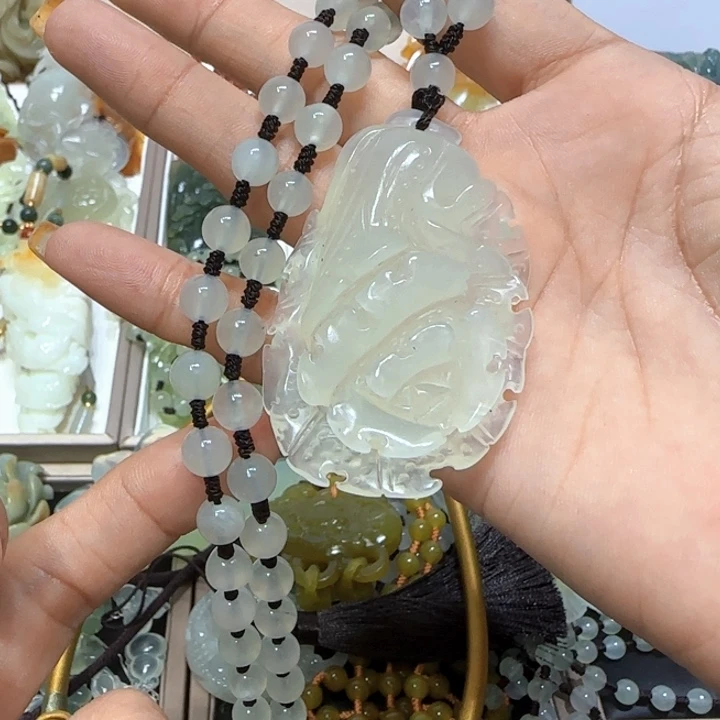 蛇纹石玉未镶嵌吊坠
