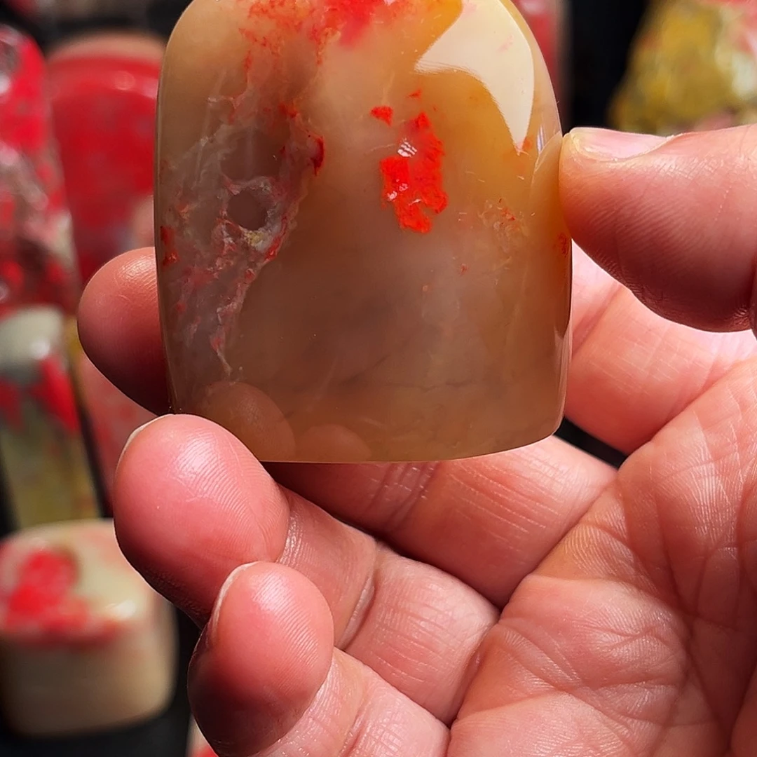 巴林石其他巴林福黄冻鸡血石随形章