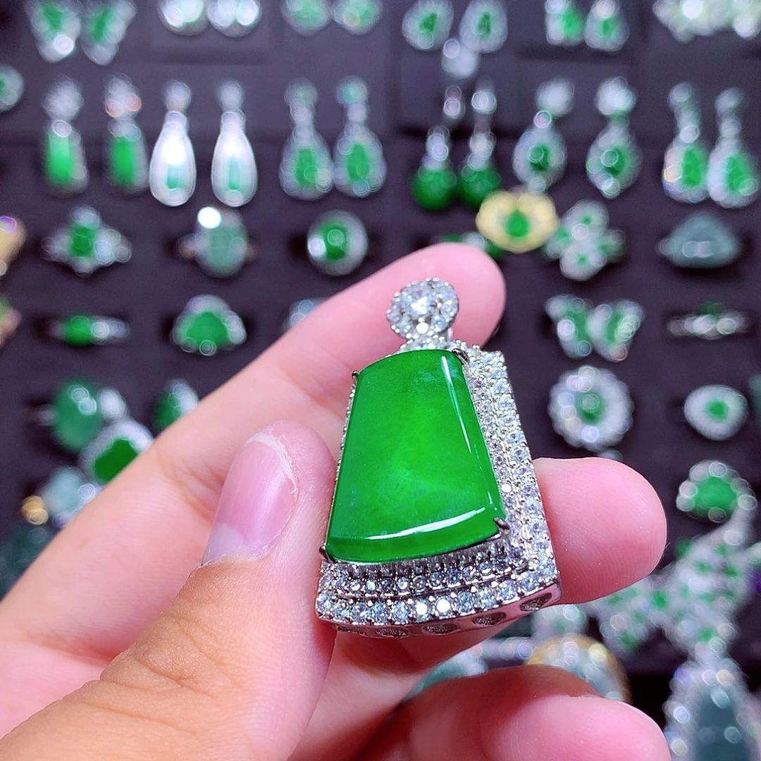 颈饰未镶嵌翡翠天然