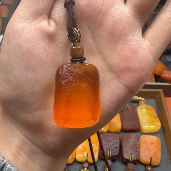 蜜蜡未镶嵌吊坠(赠链)