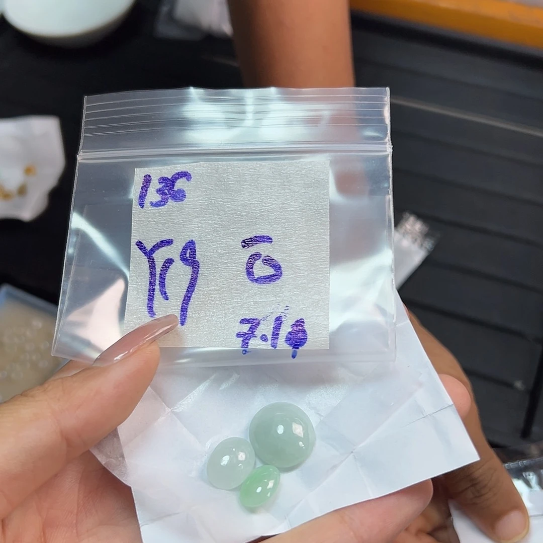 【闪购商品】定制翡翠未镶嵌万**空翡翠