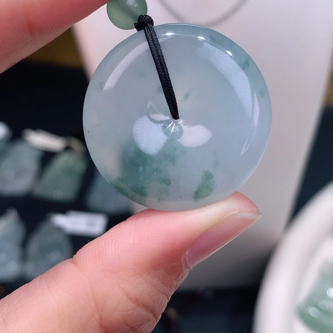 颈饰18K金镶嵌翡翠冰胶飘兰花