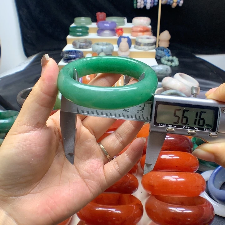 未镶嵌手镯石英质玉