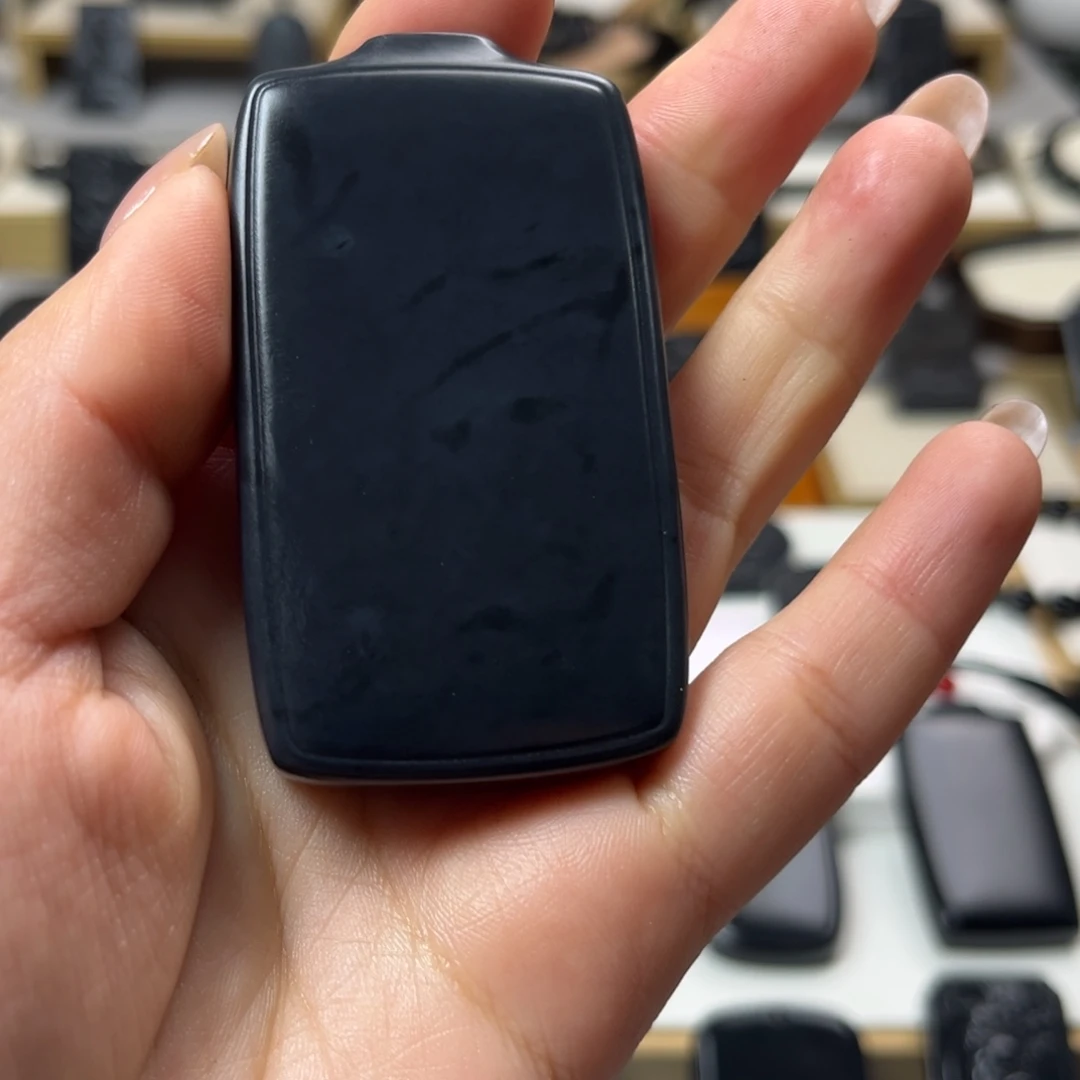 和田玉（墨玉）未镶嵌颈饰47面包92克左右