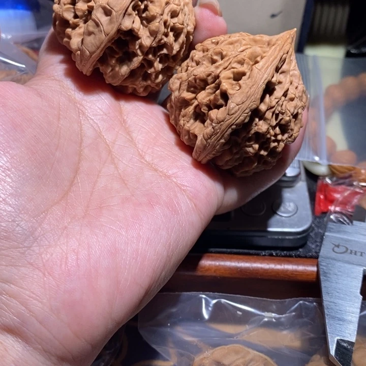 不***红把件文玩核桃小黄