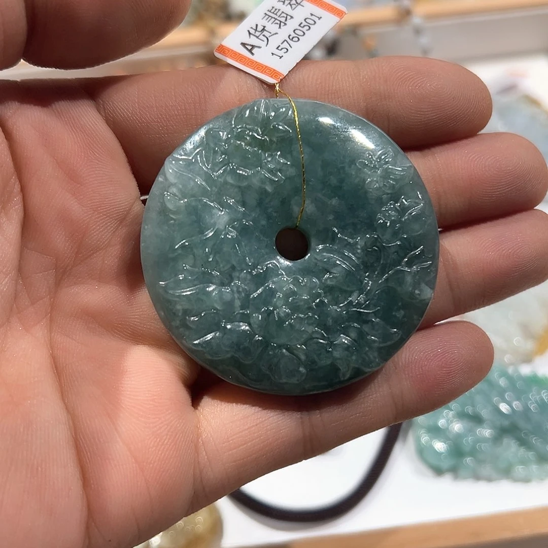 我***神翡翠未镶嵌颈饰挂件
