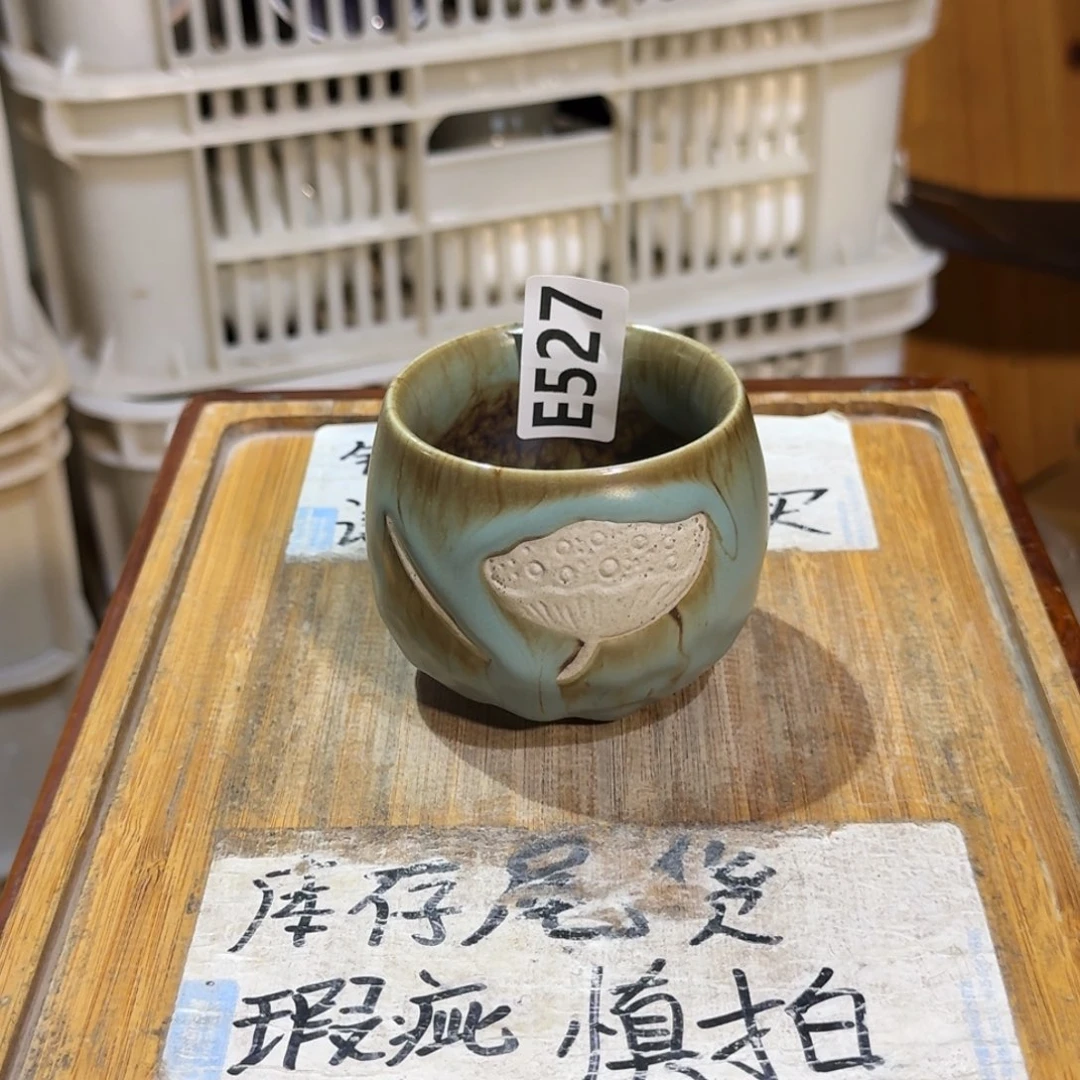 微瑕疵介意勿拍陶瓷器皿B739