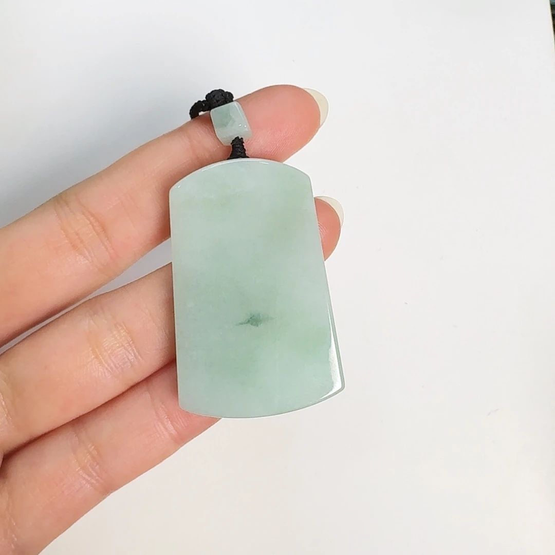 翡翠颈饰未镶嵌无事牌