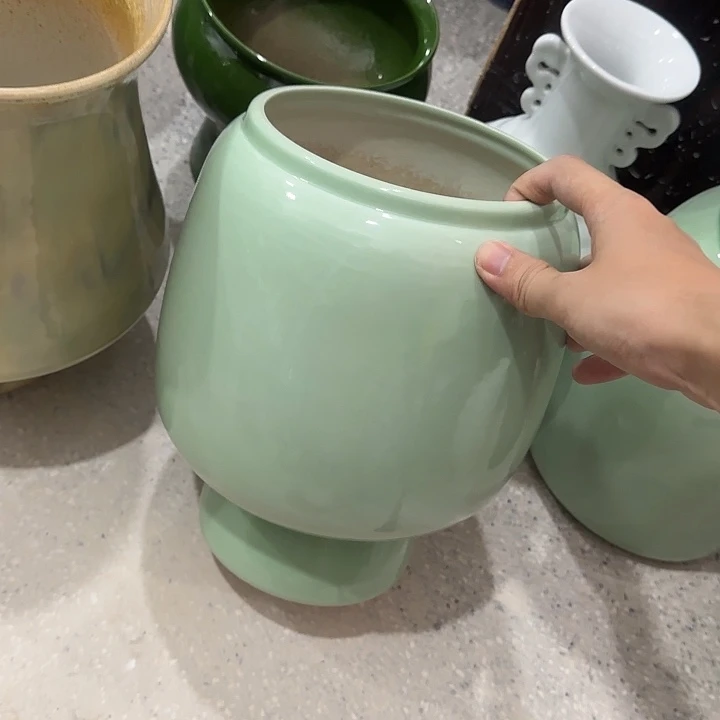 白泥花盆微瑕有孔