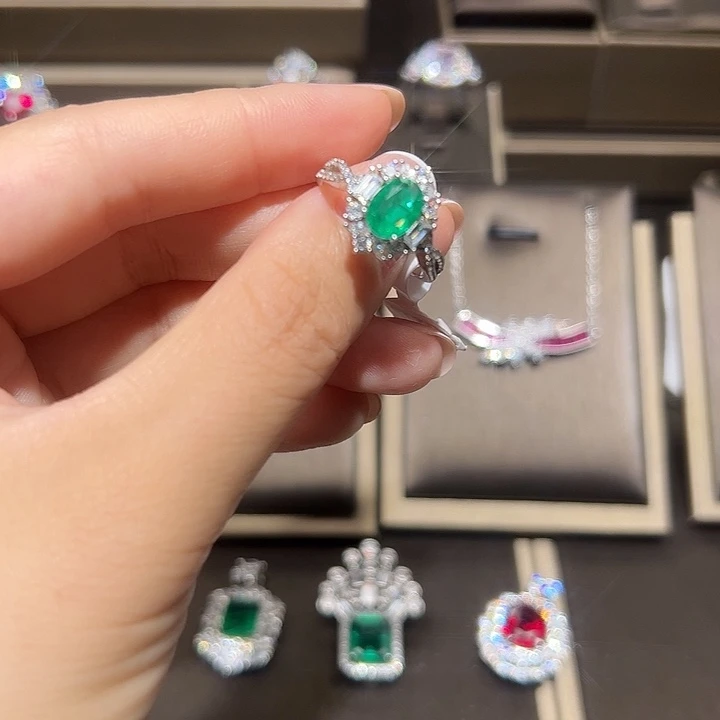 银S925镶嵌耳饰合成钻石