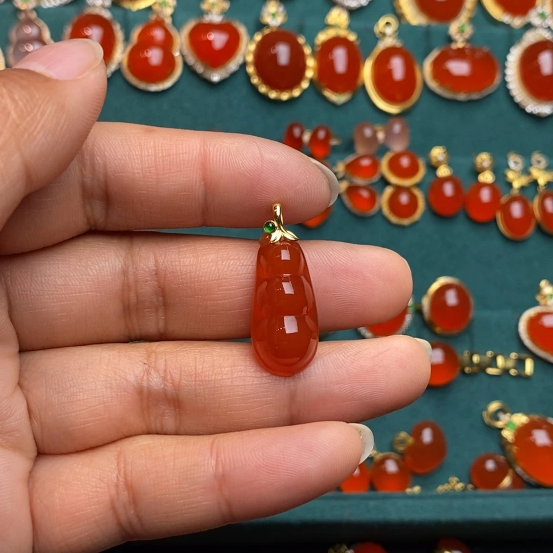 颈饰18K金镶嵌南红玛瑙