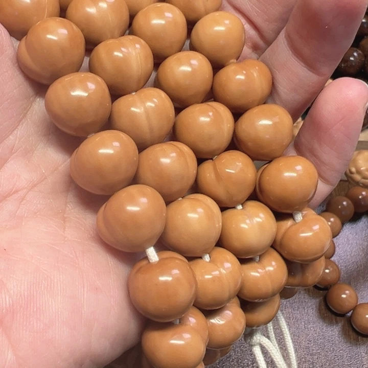 15左右手持皮桃手串