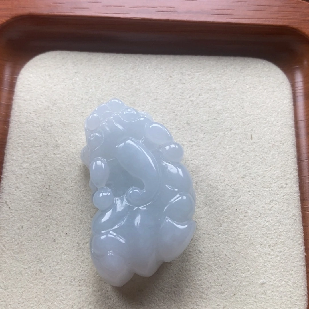 翡翠未镶嵌颈饰如意貔貅