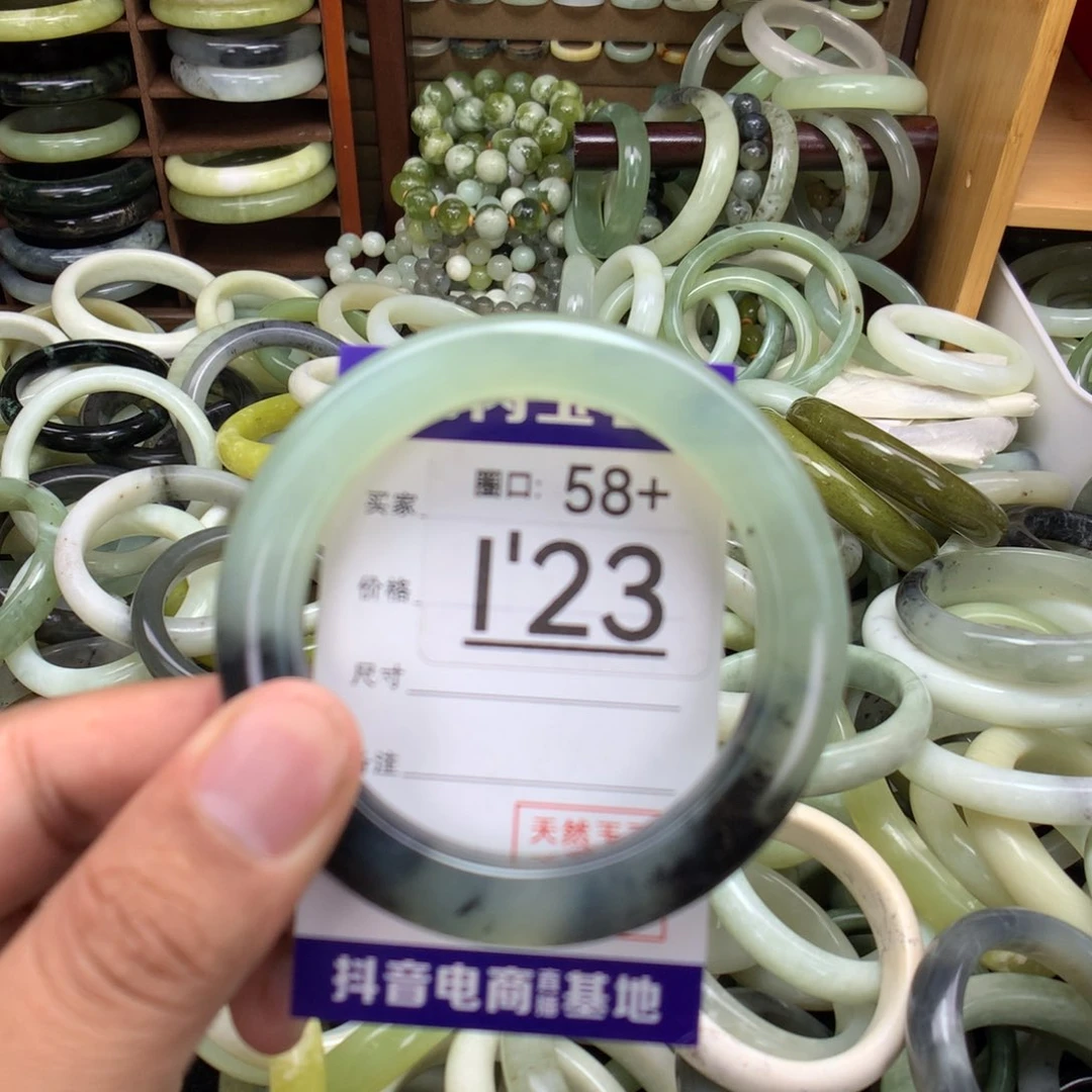 未镶嵌绿泥石云母质玉（岫岩玉）手镯