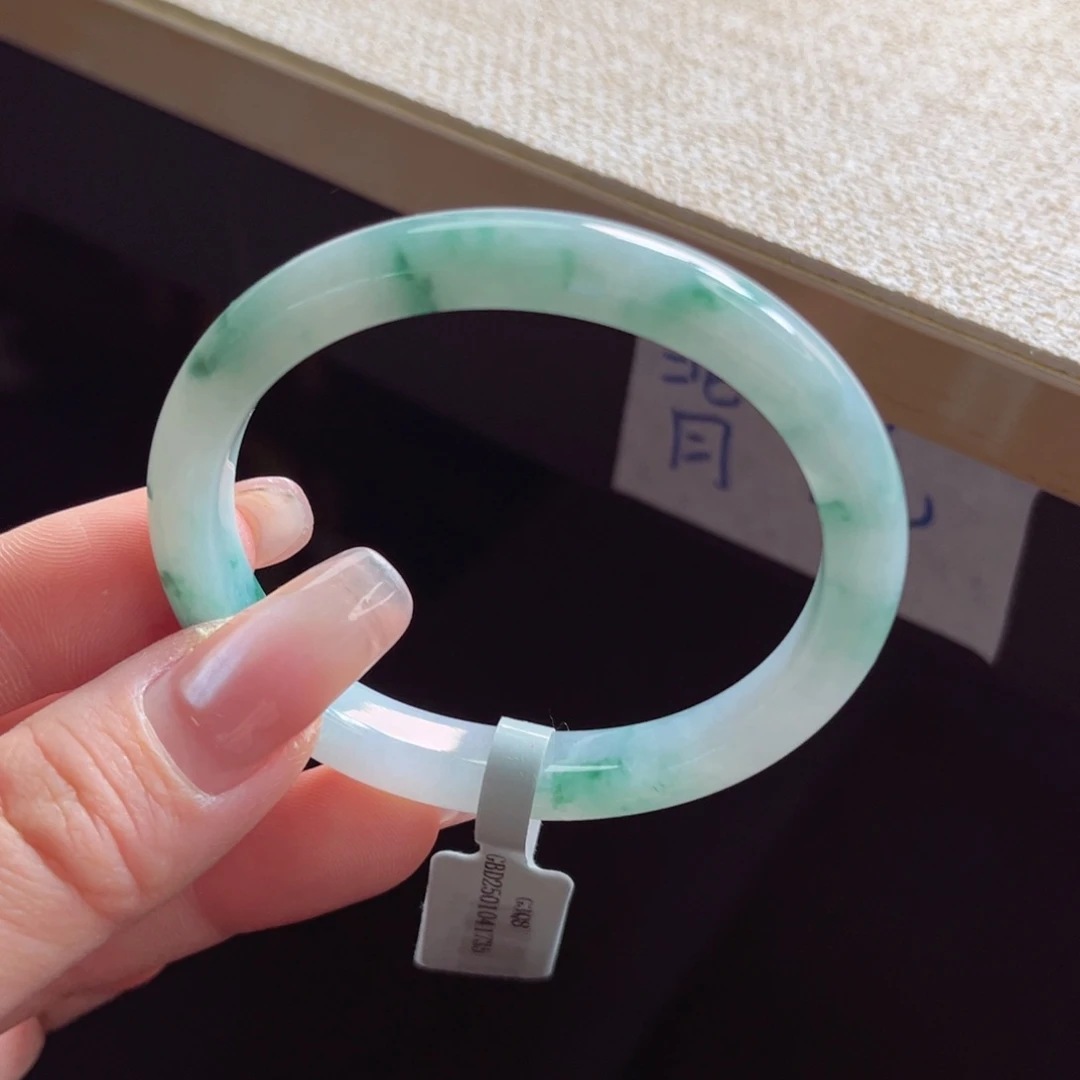 翡翠手镯未镶嵌手镯