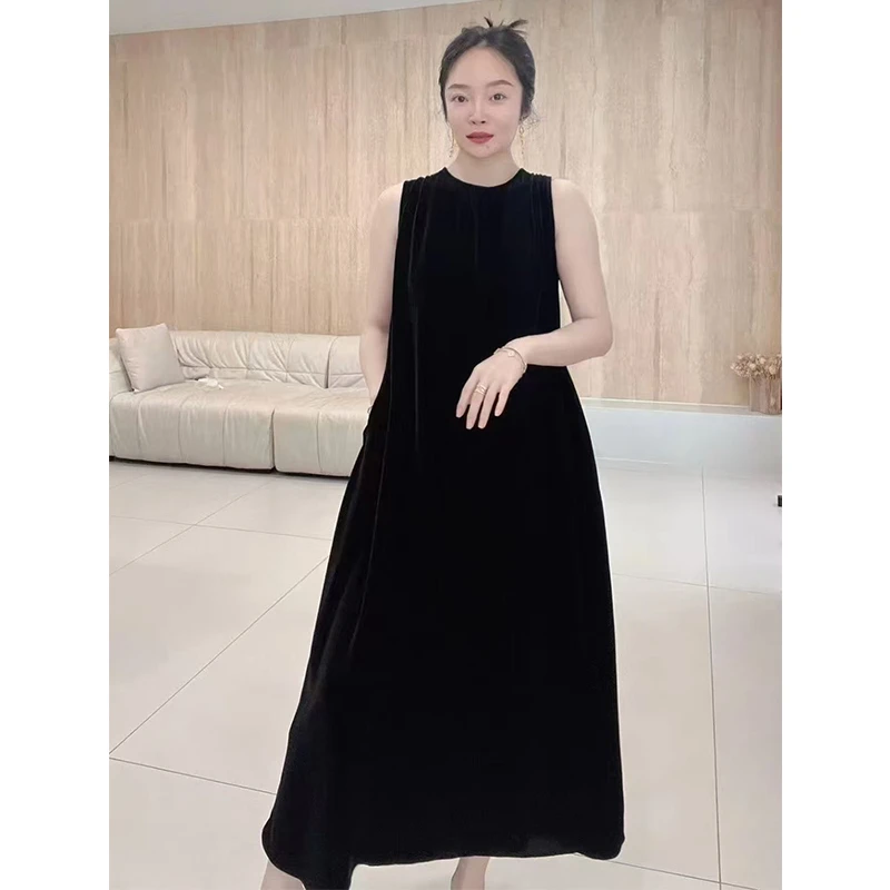 采桑子高端精致连衣裙新款法式小众时尚露背真丝丝绒小黑裙长裙