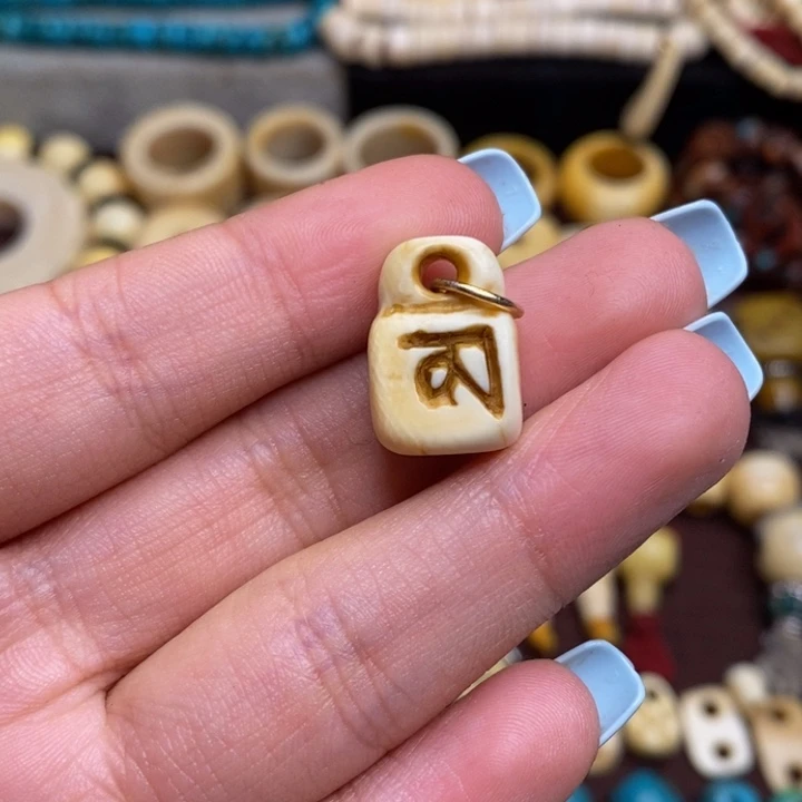 观*藏传文玩高白卡子