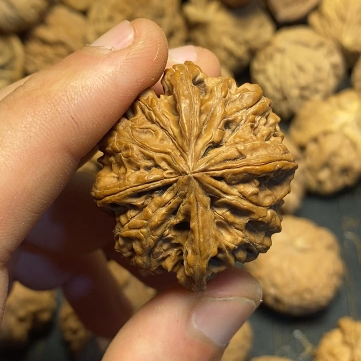 文玩核桃吊坠巍**敌文玩核桃异形单只