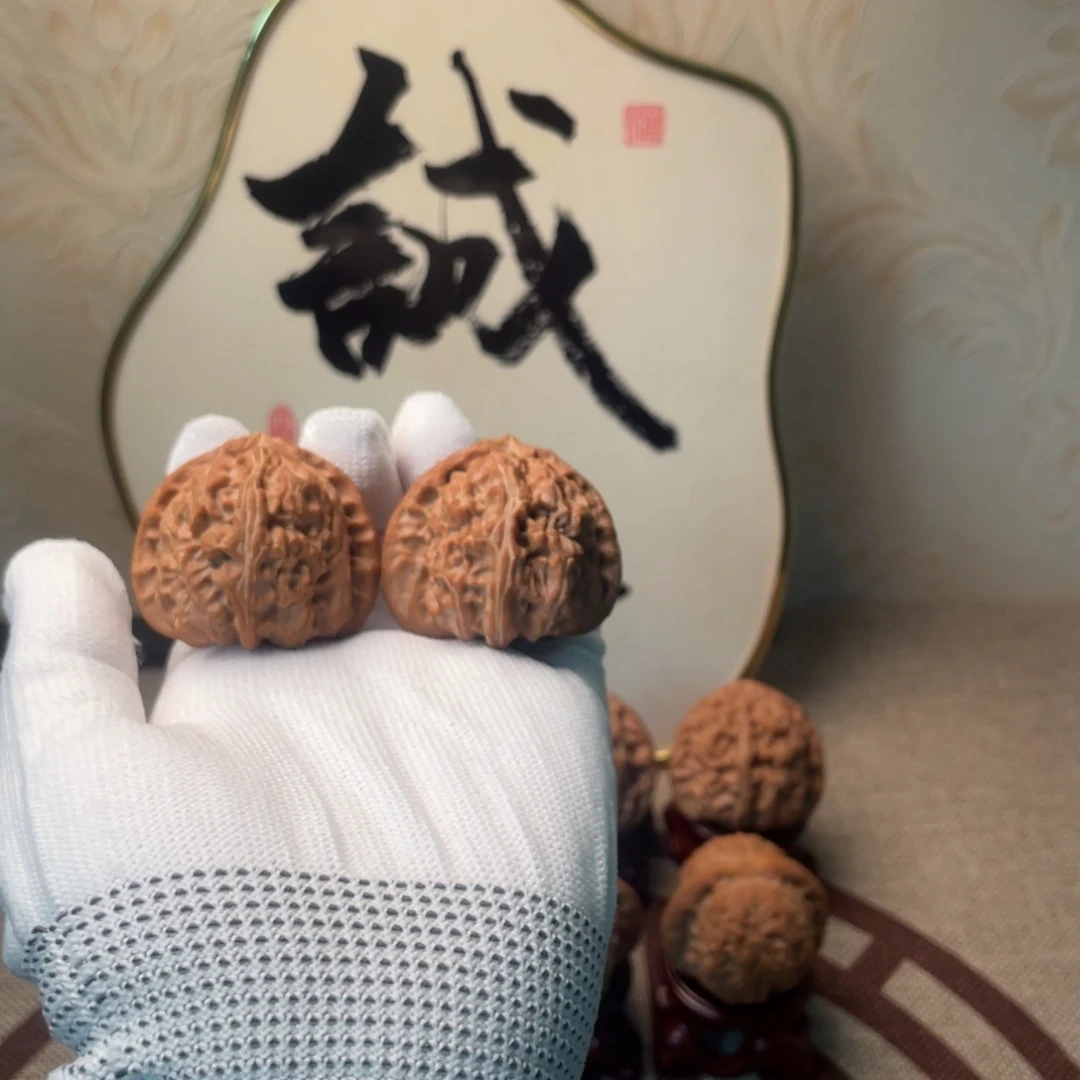 v***v文玩核桃吊坠我三角白40