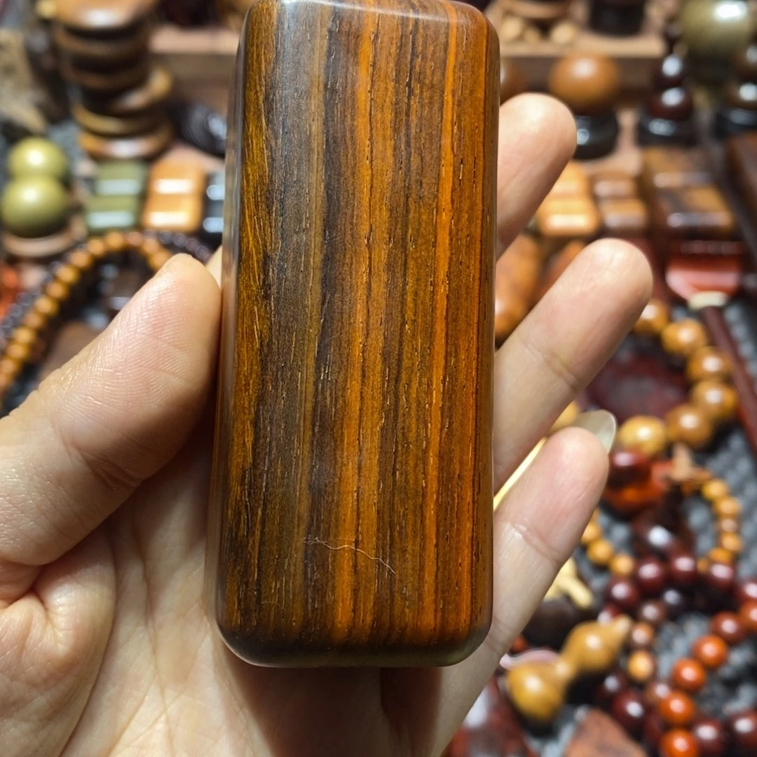 行***行微凹黄檀（南美大红酸枝）木