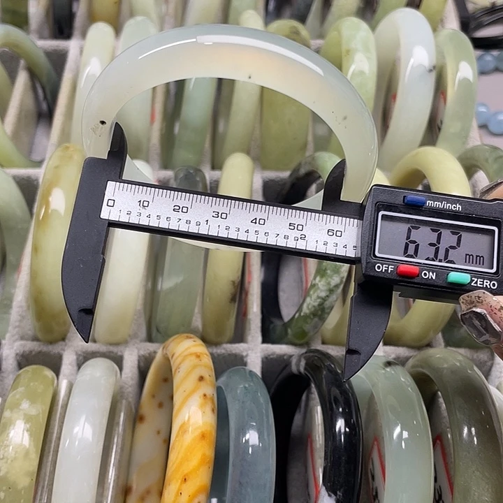 蛇纹石玉未镶嵌手镯230