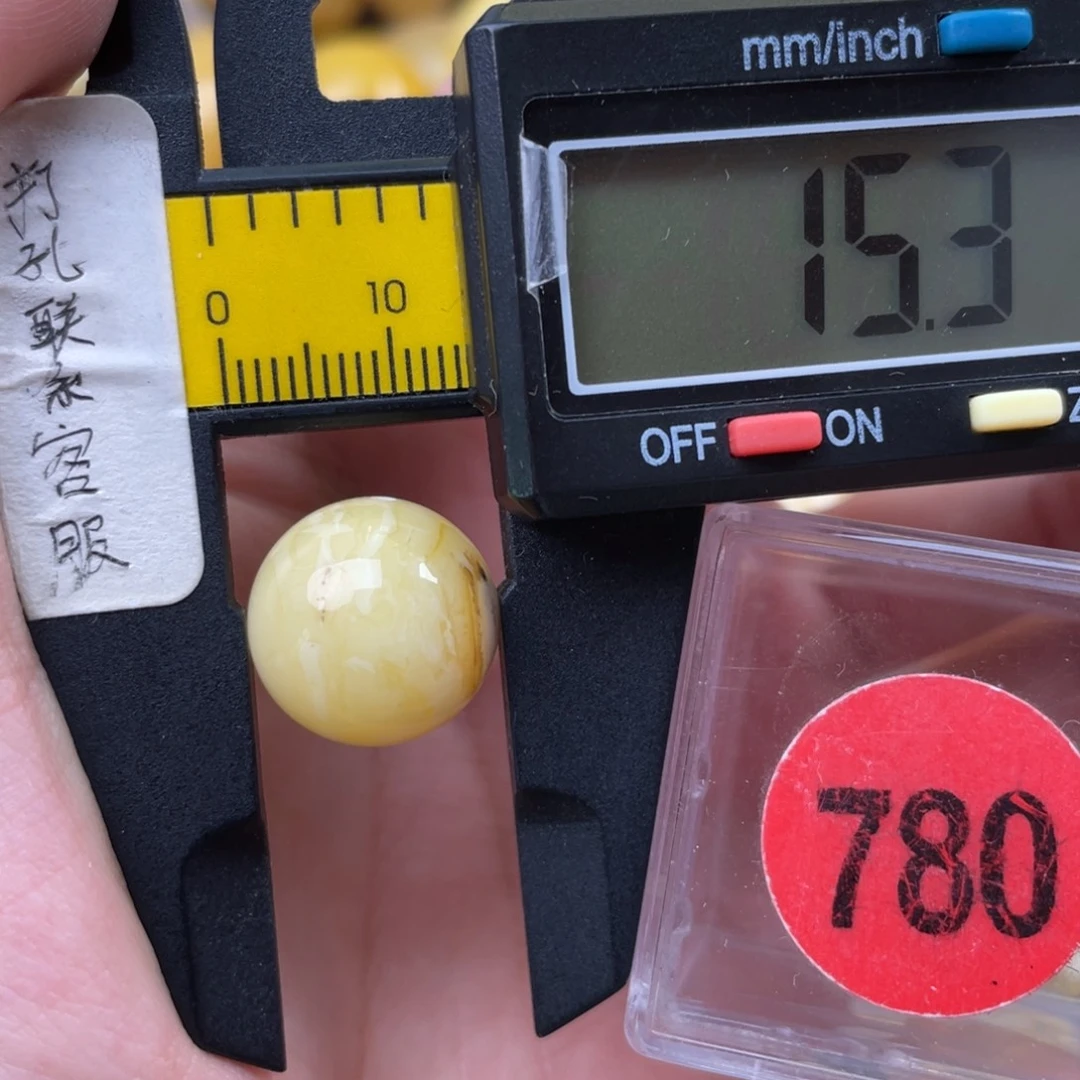蜜蜡未镶嵌珠宝奇石瑕疵