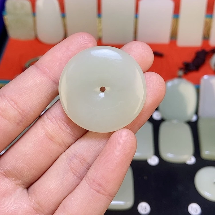 【闪购商品】颈饰未镶嵌和田玉