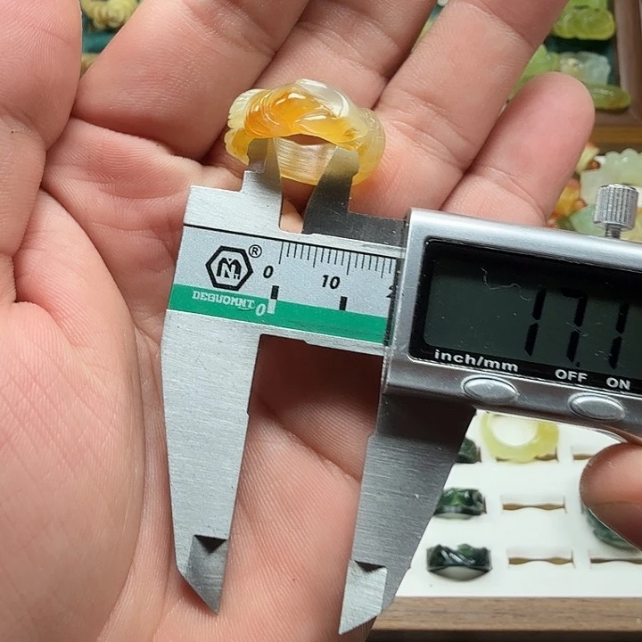 蛇纹石玉未镶嵌戒指