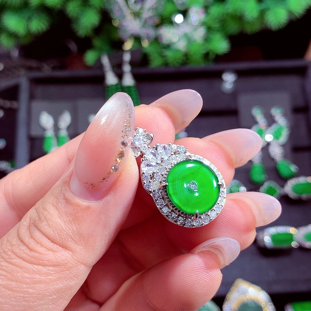 颈饰未镶嵌翡翠天然