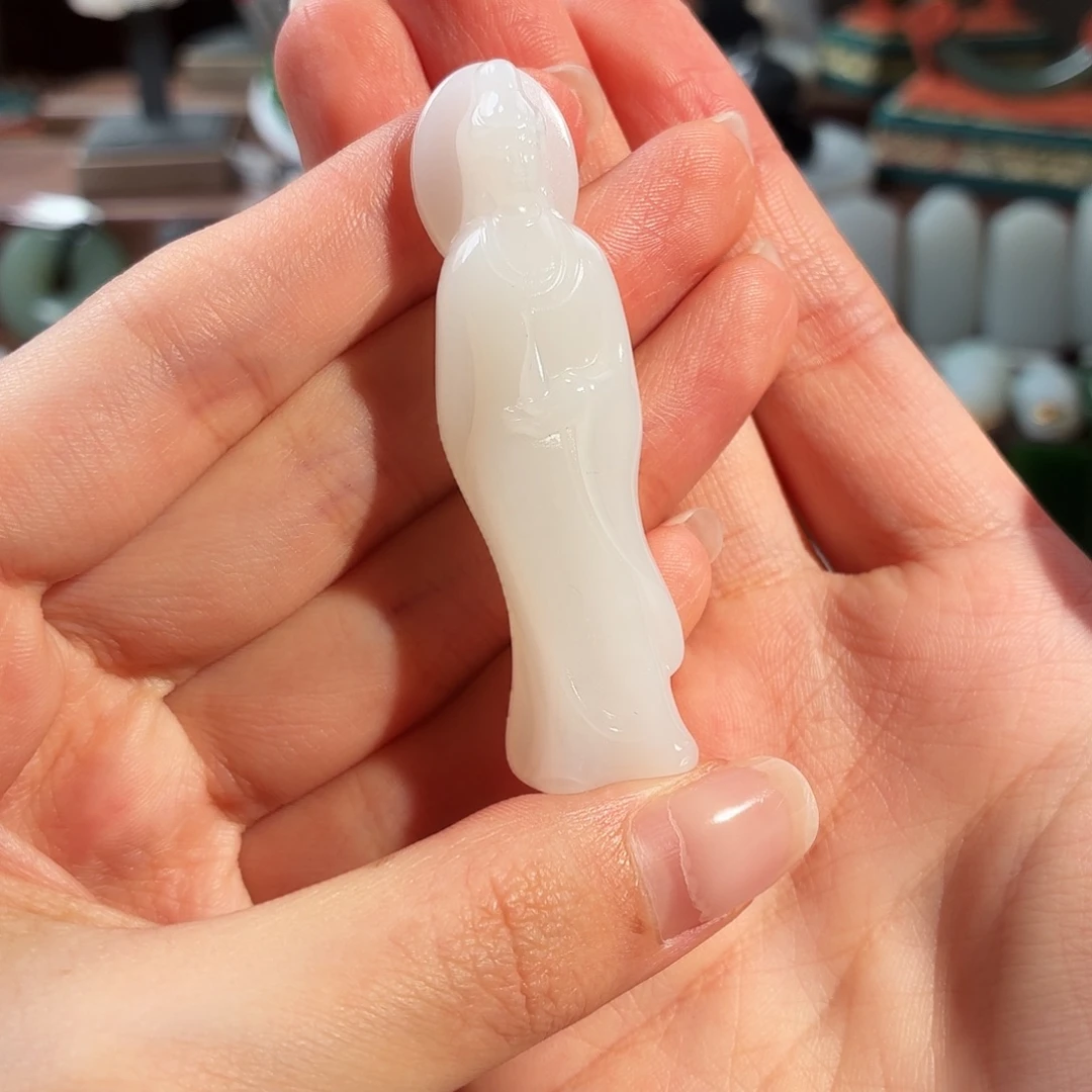 爱***倪和田玉未镶嵌颈饰T