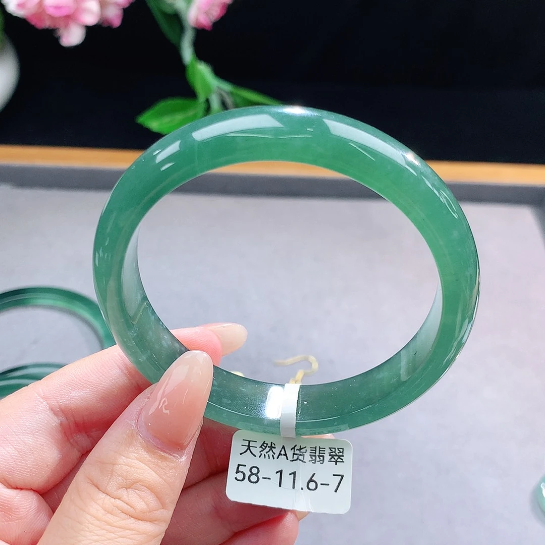 未镶嵌手镯（圆镯）翡翠