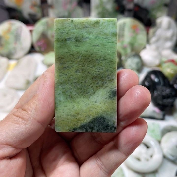 独山玉未镶嵌颈饰