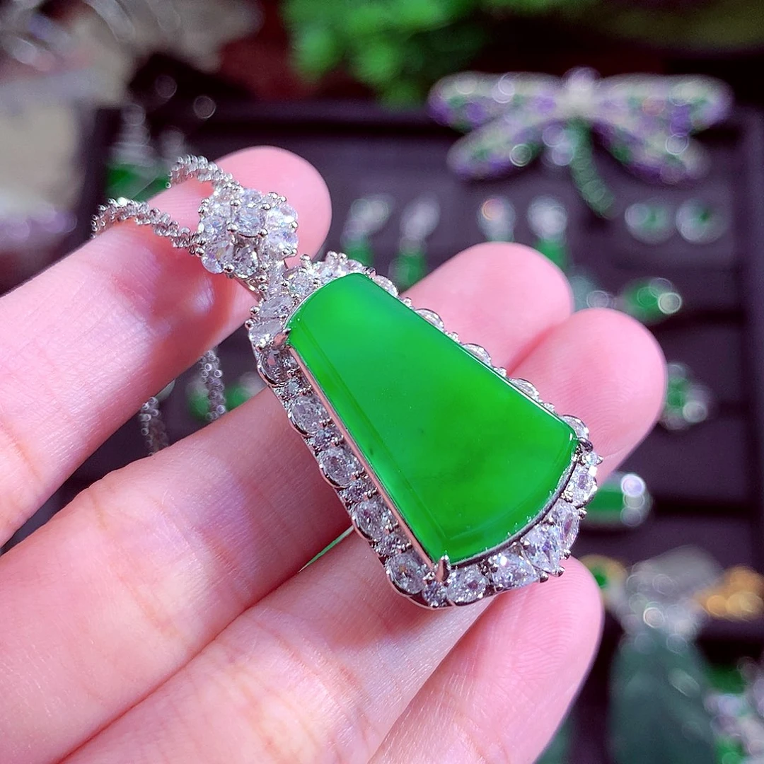 颈饰未镶嵌翡翠天然