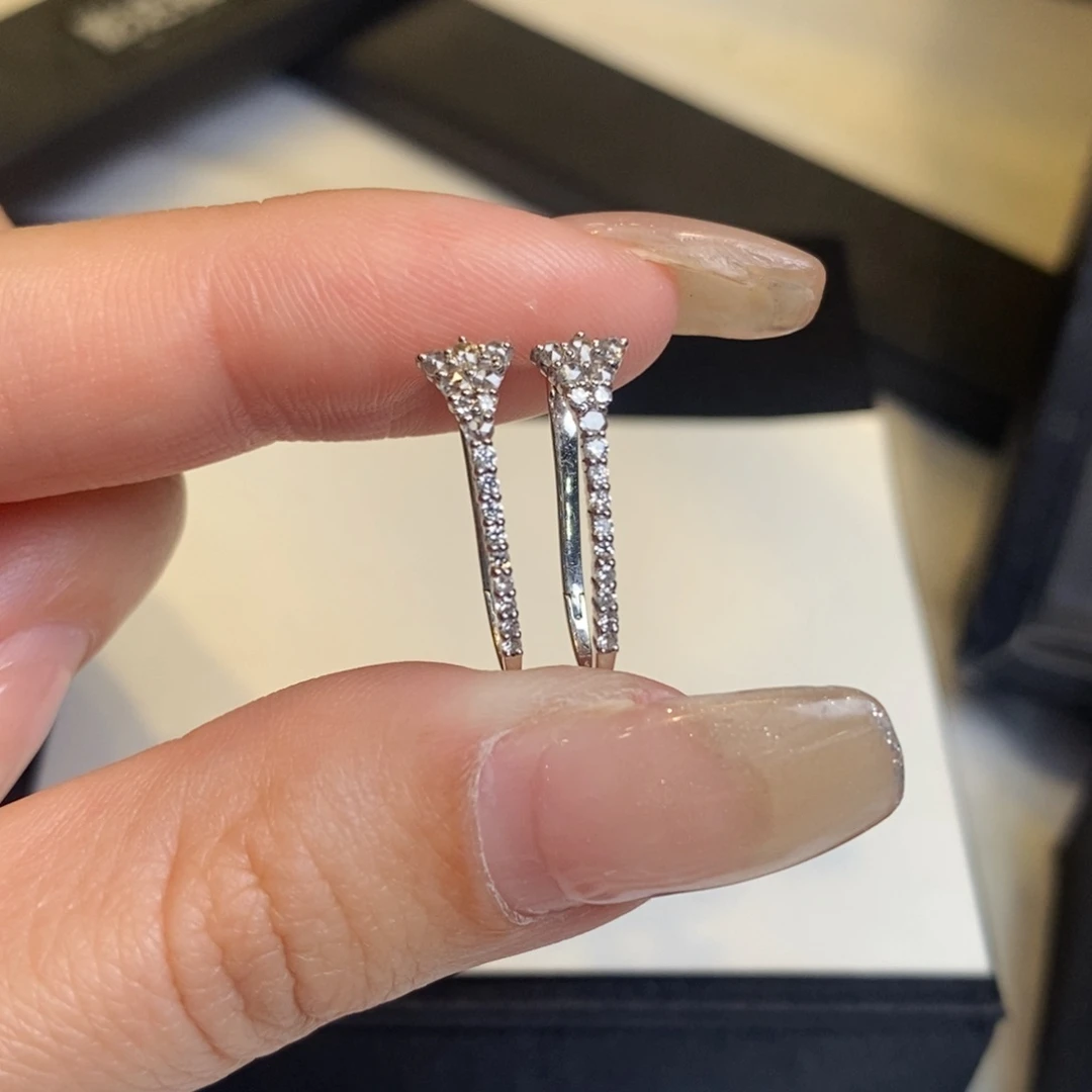 钻石耳饰18K金镶嵌设计款单排耳扣（可穿福贝）